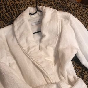 RH New wi/o Tag  terry robe with cotton collar and cuffs